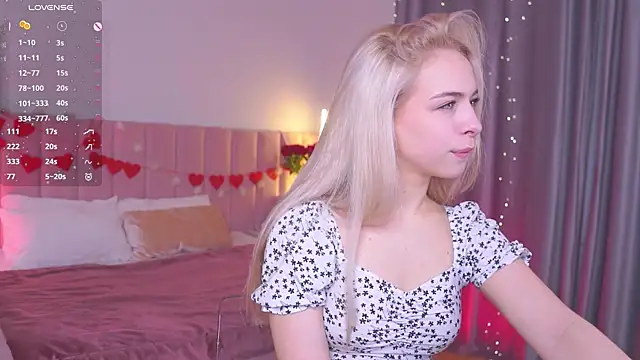 Snapshot of ShinyBarbie chatting on 02.12.26 ShinyBarbie online show from 02.12.26