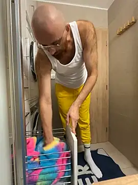 Snapshot of smint06 chatting on 10.27.25 smint06 online show from 10.27.25