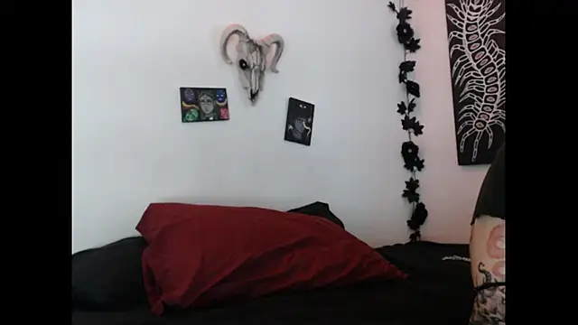 Snapshot of Valakiablood chatting on 09.20.25 Valakiablood online show from 09.20.25