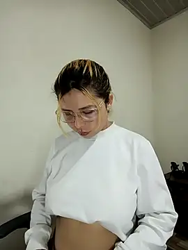 SiennaValera online show from 10.08.25