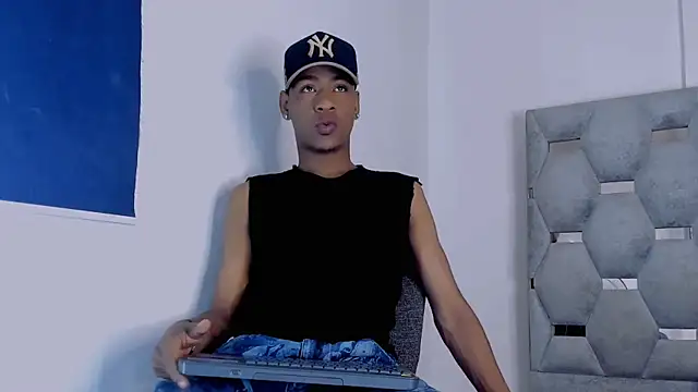 tiago xxx  online show from 10.18.25