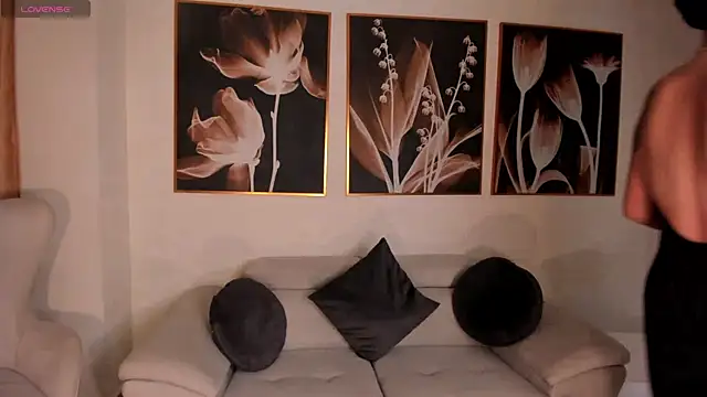 LeahNovac online show from 09.25.25