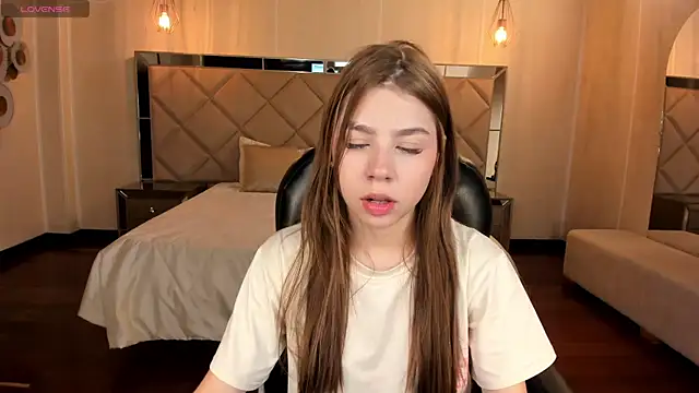 TiffannySins online show from 12.21.25