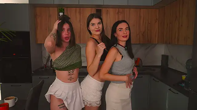 Snapshot of Anny_Molly chatting on 10.05.25 Anny Molly online show from 10.05.25