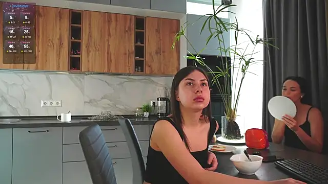 Snapshot of Anny_Molly chatting on 11.21.25 Anny Molly online show from 11.21.25