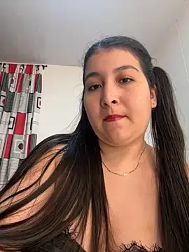 Snapshot of evelyn_1702 chatting on 11.28.25 evelyn 1702 online show from 11.28.25