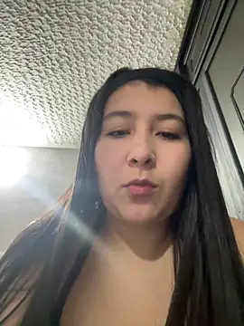 Snapshot of evelyn_1702 chatting on 12.14.25 evelyn 1702 online show from 12.14.25