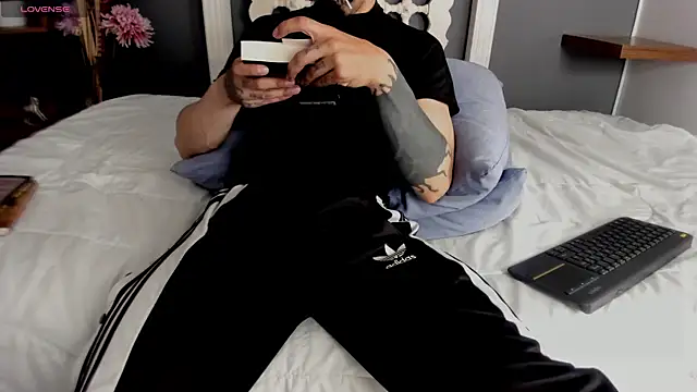 Mr Klein 69 online show from 12.14.25