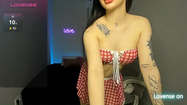 Snapshot of SelinaStorm chatting on 04.20.26 SelinaStorm online show from 04.20.26