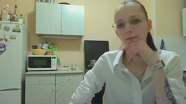 Snapshot of Lucy_Divine chatting on 10.13.25 Lucy Divine online show from 10.13.25