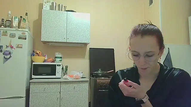 Lucy Divine online show from 11.03.25