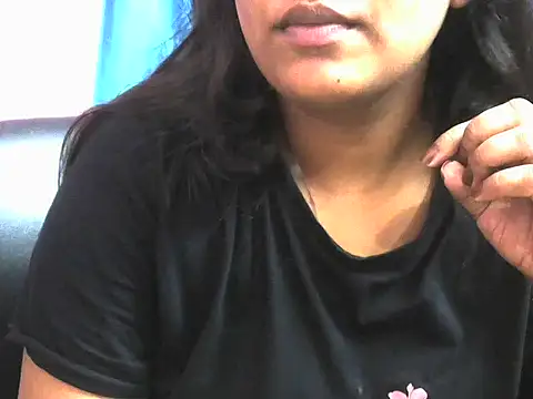 Snapshot of Queenxxx98 chatting on 10.14.25 Queenxxx98 online show from 10.14.25