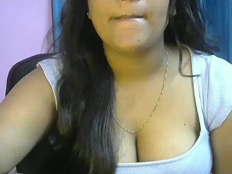 Snapshot of Queenxxx98 chatting on 11.09.25 Queenxxx98 online show from 11.09.25