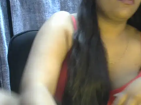 Snapshot of Queenxxx98 chatting on 12.16.25 Queenxxx98 online show from 12.16.25