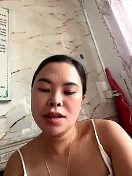 Snapshot of han-cute chatting on 09.18.25 han-cute online show from 09.18.25