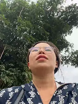 Snapshot of han-cute chatting on 10.13.25 han-cute online show from 10.13.25