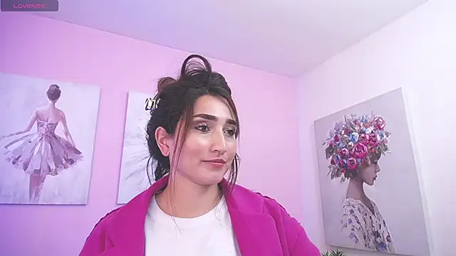 Snapshot of linda_morgan1 chatting on 10.04.25 linda morgan1 online show from 10.04.25