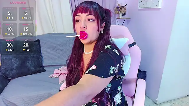 Snapshot of DaniniAnderson chatting on 10.13.25 DaniniAnderson online show from 10.13.25