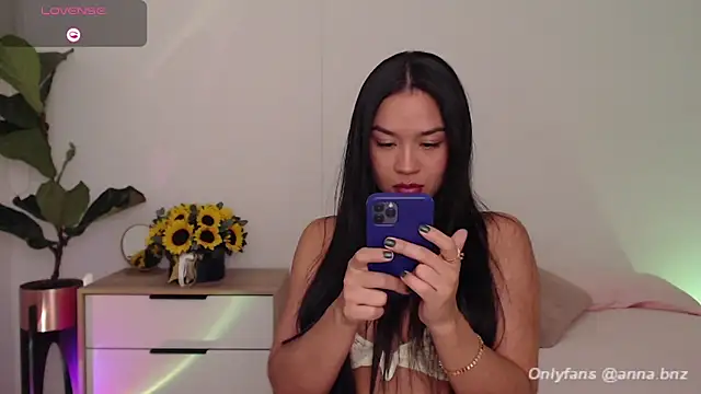 Snapshot of Annabnz chatting on 11.18.25 Annabnz online show from 11.18.25