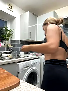 KayleeBella online show from 09.18.25