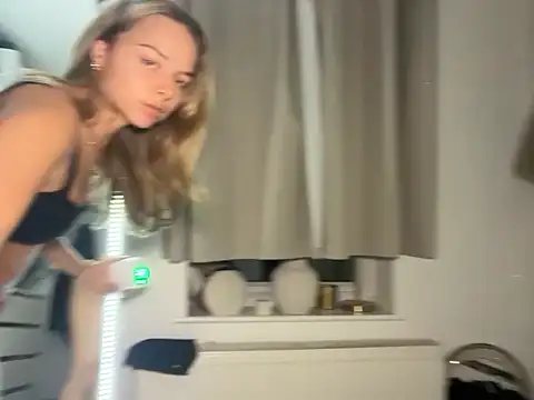 KayleeBella online show from 11.10.25