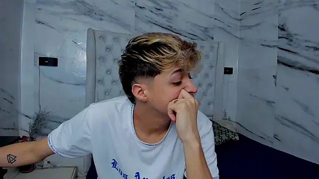 Ari and Storm online show from 10.01.25