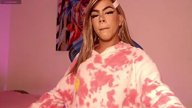 Snapshot of Antonella_copper chatting on 11.24.25 Antonella copper online show from 11.24.25