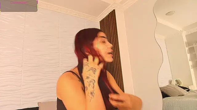 Snapshot of KimberlyLoren chatting on 10.03.25 KimberlyLoren online show from 10.03.25