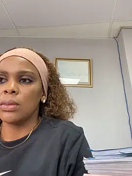 Snapshot of 031bubbles chatting on 10.28.25 031bubbles online show from 10.28.25