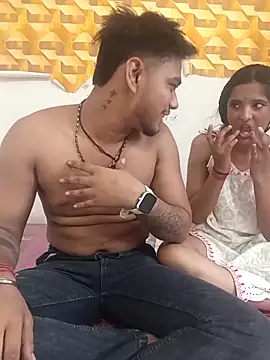 Snapshot of romantic_couple1 chatting on 09.23.25 romantic couple1 online show from 09.23.25