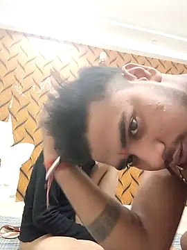 Snapshot of romantic_couple1 chatting on 10.10.25 romantic couple1 online show from 10.10.25