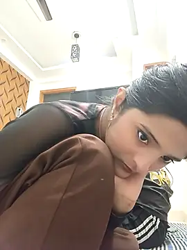 Snapshot of romantic_couple1 chatting on 10.11.25 romantic couple1 online show from 10.11.25