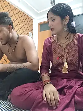 Snapshot of romantic_couple1 chatting on 10.15.25 romantic couple1 online show from 10.15.25