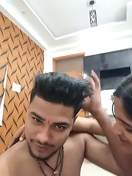 Snapshot of romantic_couple1 chatting on 10.17.25 romantic couple1 online show from 10.17.25