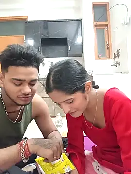 Snapshot of romantic_couple1 chatting on 12.14.25 romantic couple1 online show from 12.14.25