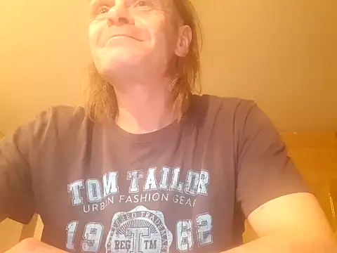 Snapshot of Kuba_Gd chatting on 01.11.25 Kuba Gd online show from 01.11.25