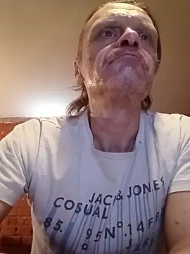 Snapshot of Kuba_Gd chatting on 11.08.25 Kuba Gd online show from 11.08.25