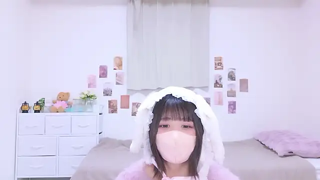 Hinata Sun online show from 11.27.25