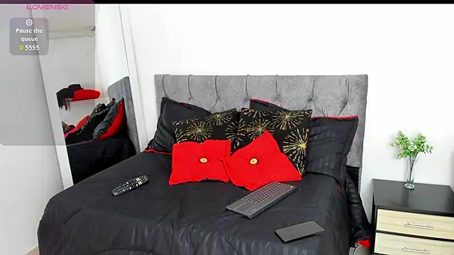 camila collins7 online show from 12.15.25