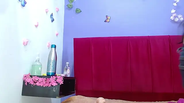 Snapshot of andrealopezcm101 chatting on 10.27.25 andrealopezcm101 online show from 10.27.25