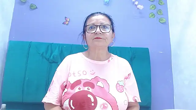 Snapshot of andrealopezcm101 chatting on 11.27.25 andrealopezcm101 online show from 11.27.25