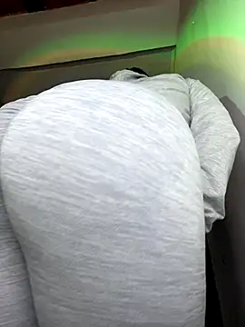 Snapshot of Amelia_laurent chatting on 11.27.25 Amelia laurent online show from 11.27.25