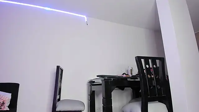 Cloekatz  online show from 12.23.25