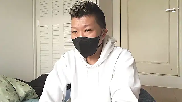 Snapshot of yuuta_yy chatting on 12.21.25 yuuta yy online show from 12.21.25