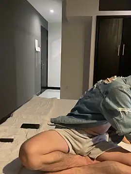 Snapshot of anhkiet_huang chatting on 10.18.25 anhkiet huang online show from 10.18.25