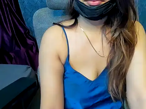 Snapshot of YoursSuku chatting on 09.24.25 YoursSuku online show from 09.24.25