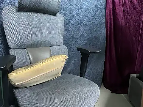 Snapshot of YoursSuku chatting on 10.23.25 YoursSuku online show from 10.23.25