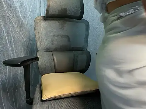 Snapshot of YoursSuku chatting on 11.01.25 YoursSuku online show from 11.01.25