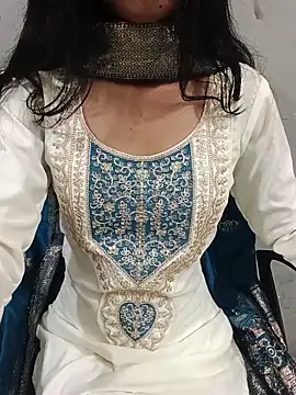 Daizy Shah online show from 05.16.26
