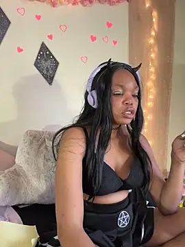 Snapshot of LunaNova999 chatting on 11.24.25 LunaNova999 online show from 11.24.25